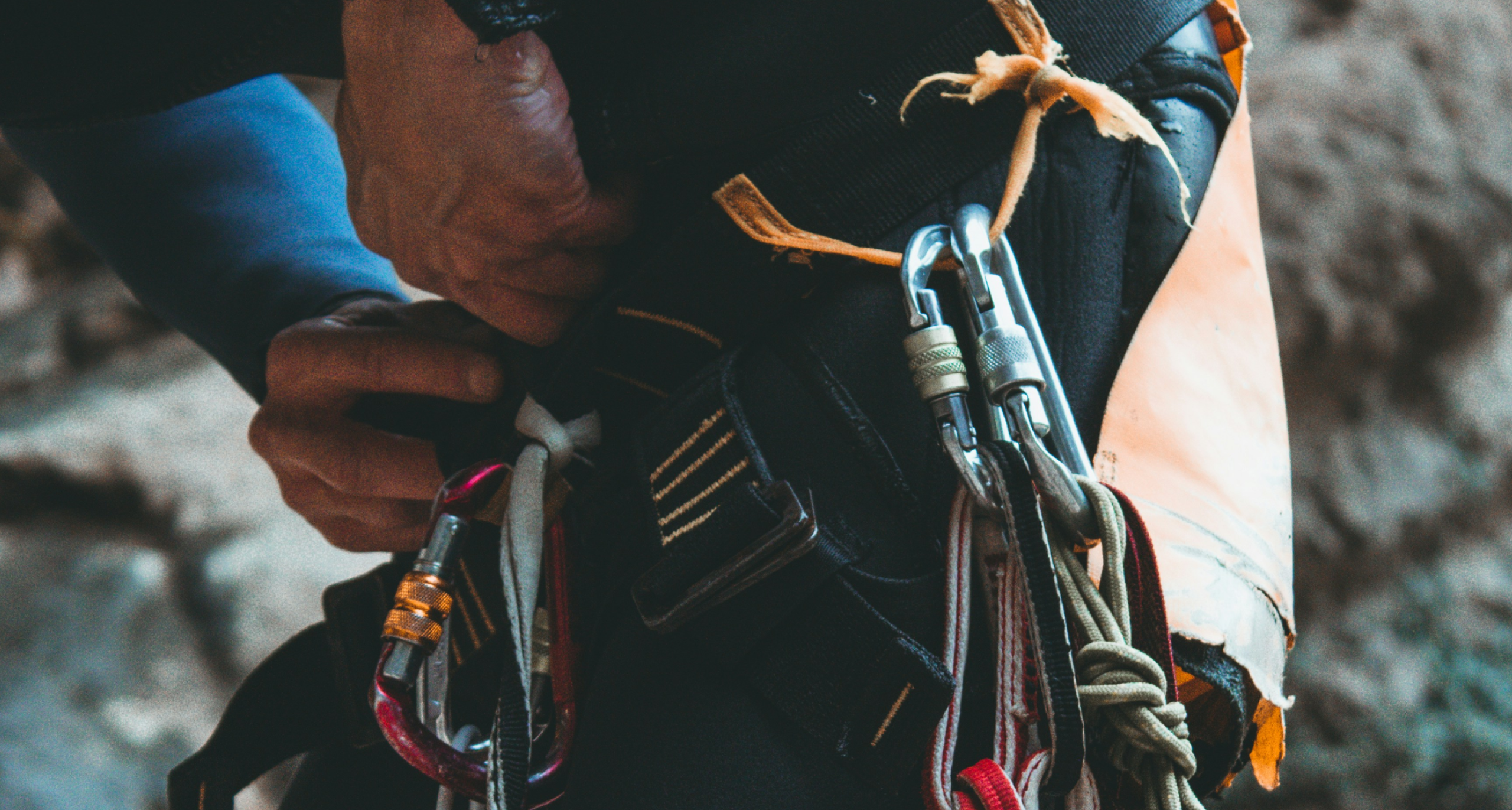 Karabinerhaken: Typen und Auswahl des Besten