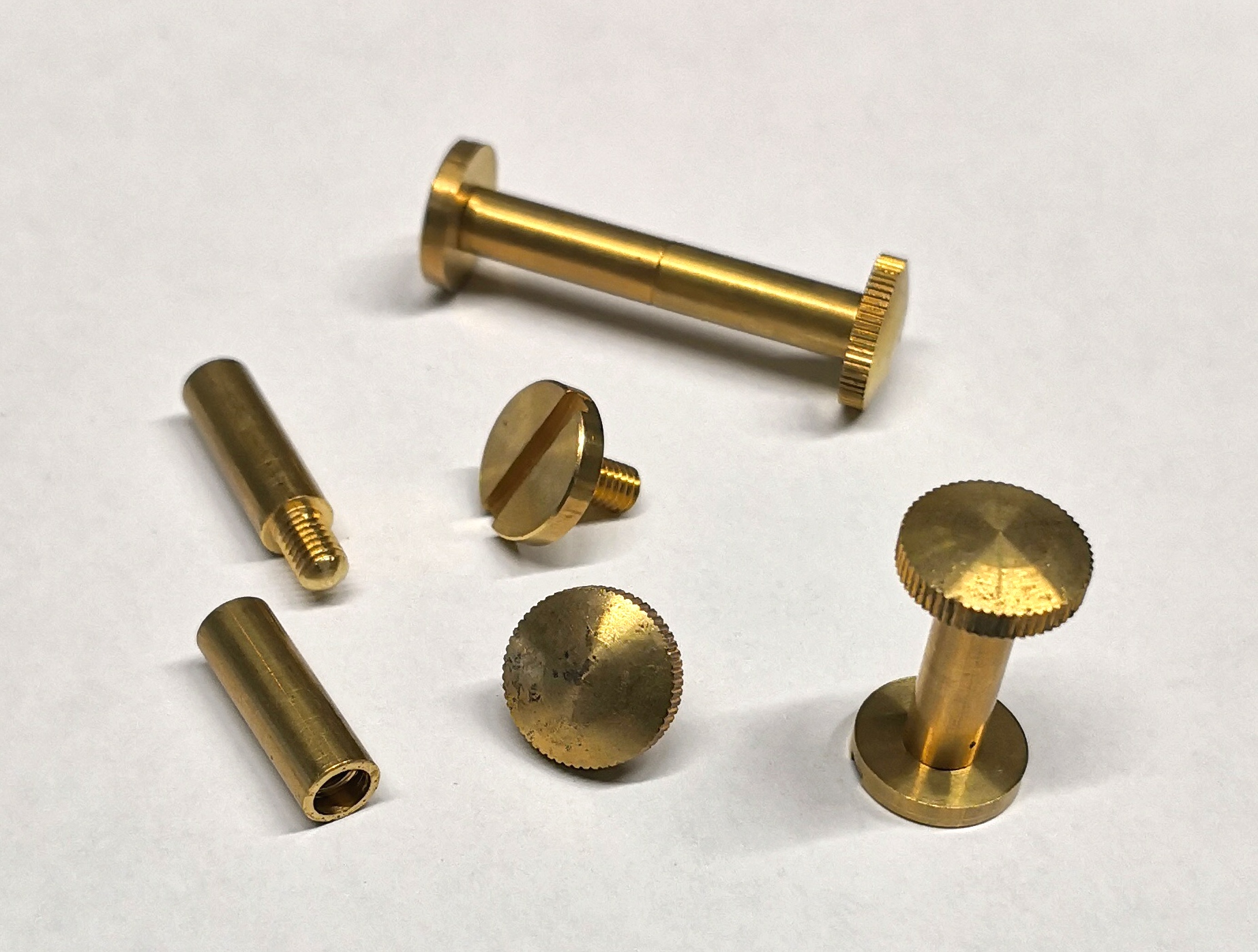 Buchschraube Messing M3,5 – 4-teilig