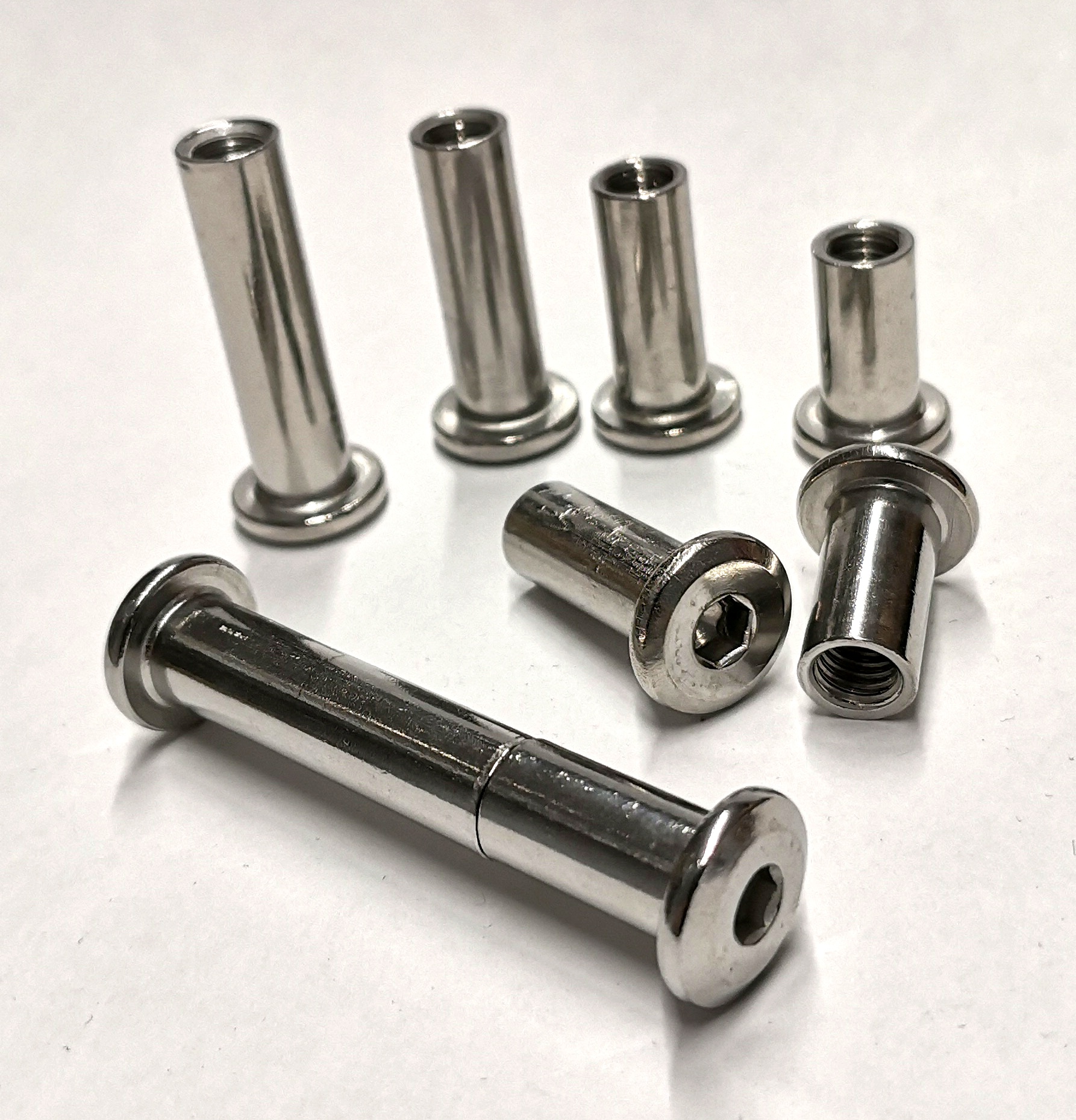 Hülsenmutter Linsenkopf mit Innensechskant A2 M6 x 30